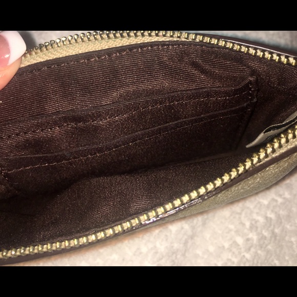Coach Wristlet, signature design w/cream stripe. - Picture 4 of 8
